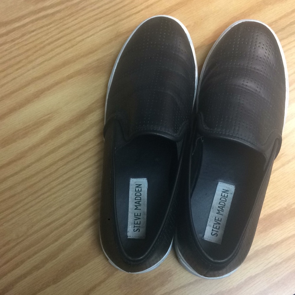 Steve Madden slip ons